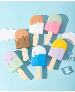 Spazzole per capelli colorate a forma di ghiacciolo con decori di nuvole e ghiaccio