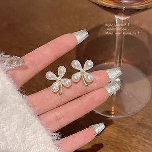 Elegant S925 silver needle pearl four-leaf clover earrings in vintage luxury style.