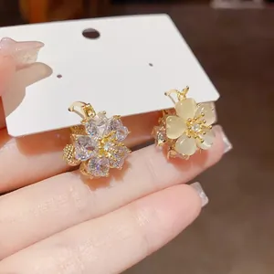 Elegant S925 silver needle cat's eye and crystal flower earrings for women