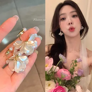 Exquisite white petal flower earrings featuring elegant pearls and gold hooks for women