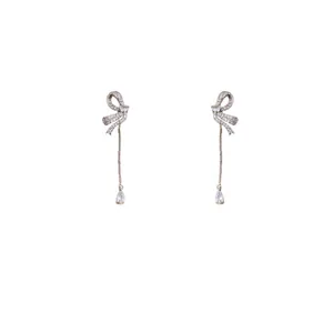 Elegante Schleife Tropfen Quaste Ohrringe mit funkelnden Zirkoniasteinen in Silber
