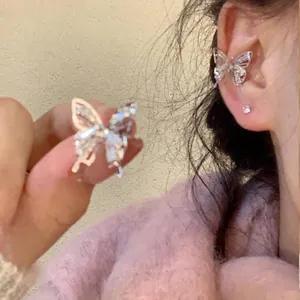 Elegante brazalete de oreja de mariposa de circón hueco para orejas sin piercing, plata.