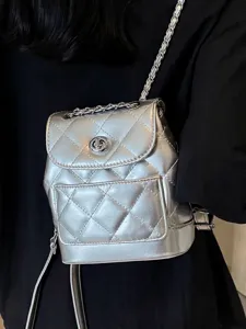 Sac à Dos Matelassé à Chaîne pour Femmes Mode en Cuir PU Sac Seau Minimaliste Urbain Grande Capacité Cordon de Serrage Sac Bandoulière Sac à Dos Quotidien