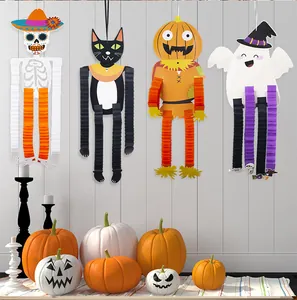 Quatre décorations d'Halloween à suspendre avec des membres en papier rétractables