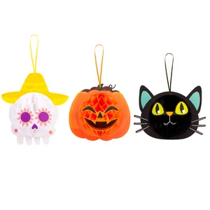 Set van drie Halloween papieren honingraat hangdecoraties: schedel, pompoen en zwarte kat