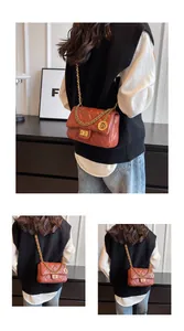Elegante borsa a tracolla trapuntata in pelle marrone vista posteriore su modella in stile chic.
