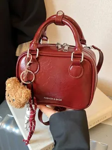 Modische dunkelrote Mini-Quadrat-Handtasche mit Tragegriff und Teddybär-Anhänger Damen