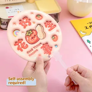 Abanico de mano 3D portátil con ilustraciones lindas y texto inspirador