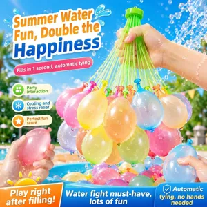 Detailopname van kleurrijke snelvulwaterballonnen tijdens een buitenfeestje