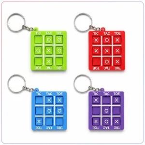 Tragbares Mini-Tic-Tac-Toe-Spiel Schlüsselanhänger-Set in vier bunten Farben für Kinder