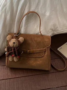 Sac à main vintage en similicuir marron avec breloque ours pour femme mode chic 2026
