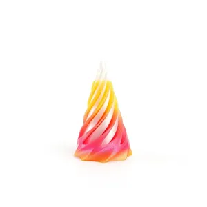 Makrodetail eines 3D-gedruckten Spiral-Fidget-Spielzeugs mit Seidensonnenaufgang-Verlauf