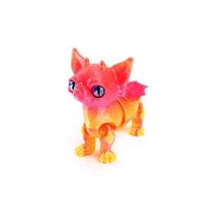 Vista detallada de una figura de chihuahua diablo impresa en 3D rosa y amarillo