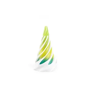 Makro-Detail eines 3D-gedruckten Spiral-Fidget-Spielzeugs in Weiß und Nebelwaldgrün