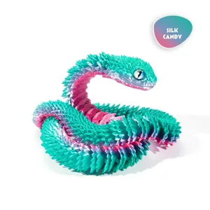 Primer plano de víbora impresa en 3D con degradado de color caramelo de seda rosa y azul