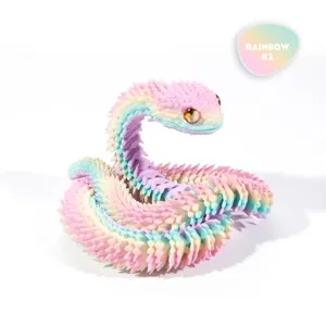 Vista detallada de una serpiente víbora arcoíris articulada impresa en 3D decor