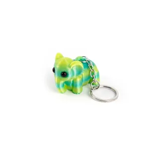 Close-up van de schattige 3D-geprinte gelede olifant sleutelhanger met kleurverloop.