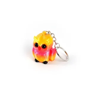 Portachiavi gufo stampato in 3D giallo e rosa vibrante con un anello di metallo