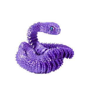 Modelo de serpiente víbora articulada impresa en 3D violeta con textura de escamas y ojos