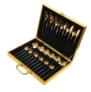 Set di posate da 24 pezzi in acciaio inox oro e nero in un'elegante confezione regalo oro