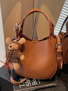 Urban Minimalist PU Leather Bucket Bag For Women Litchi Texture Crossbody Shoulder Bag Casual Daily Tote Handbag With Bear Pendant