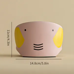 Detailopname van roze olifant keramische kattenbak met afmetingen 11 cm en 14,8 cm