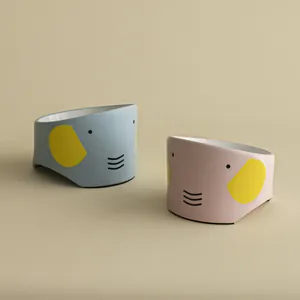 Schuine keramische kattenbakken met olifantontwerp voor nekbescherming en antislipvoeding