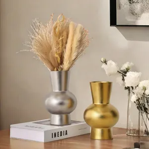 Vases élégants en céramique galvanisée du milieu du siècle en or et argent mat