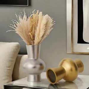 Vases modernes en céramique or et argent avec finition mate pour décoration de luxe