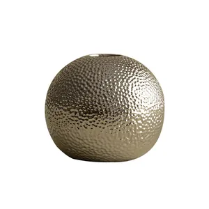Elegante zilveren gehamerde keramische bolvormige vaas voor moderne luxe huisdecoratie