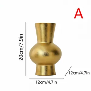 Vase en céramique doré par électrolyse avec finition mate pour décoration moderne