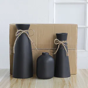 Set van drie matzwarte keramische vazen met decoratieve touwstrikken voor modern interieur