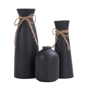 Set van 3 moderne matzwarte keramische vazen met rustieke accenten van henneptouw