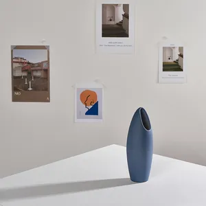 Elegante mediterrane blaue Keramikvase für minimalistische Heim- und Bürodekoration