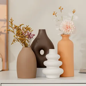 Creative Ceramic Vase Modern Minimalist Matte Nordic Style Desktop Decor Hollow Geometric Flower Vase For Banquet Home Party Ornament