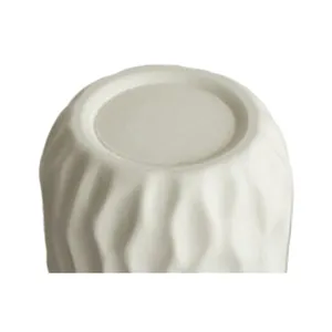 Jarrón de cerámica blanca minimalista con detalle de textura de ondas para decoración elegante