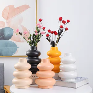 Jarrones de cerámica nórdicos modernos con diseño de anillos ondulados para decoración de hogar.