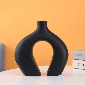 Modern minimalist black ceramic U-shaped arched vase for stylish home table decoration