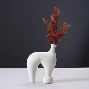 Minimalistische abstracte witte gespikkelde keramieken vaas voor droogbloemen huis