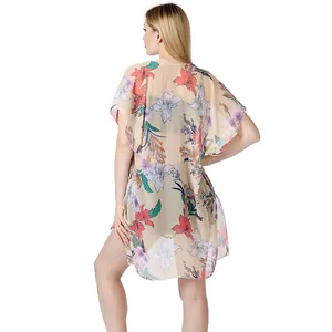 Vista de detalle del estampado floral y la tela de gasa ligera desde atrás