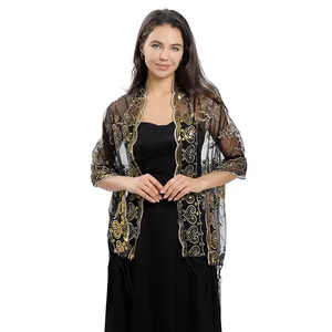 Elegante zwarte mesh sjaal met een gouden paillettenborduursel en lange franjes.