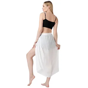 Eleganter weißer Sarong-Wickelrock aus Baumwolle als Bikini-Überwurf für den Strand