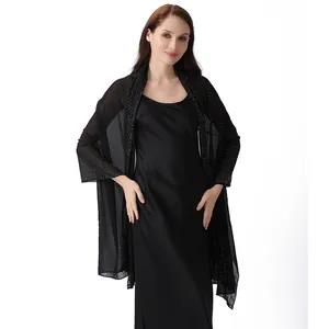 Eleganter schwarzer Chiffon-Schal mit glitzernden Strasssteinen zum Abendkleid.