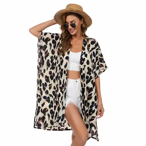 Copri-costume a kimono leopardato chic da spiaggia