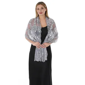Elegante scialle da sera argento ricamato con paillettes e dettagli floreali in pizzo