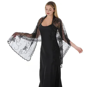 Detailansicht eines eleganten schwarzen Netzschals mit Pailletten und Schmetterlingen