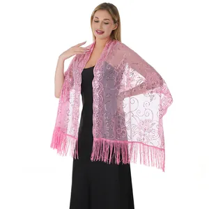 Châle en dentelle rose avec paillettes et franges pour robes de soirée et fêtes.