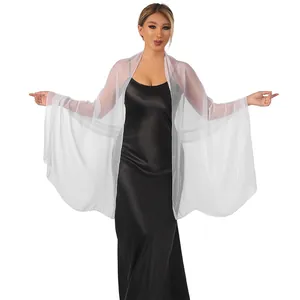 Elegante scialle da sposa bianco trasparente per abiti da sera e feste di gala chic.