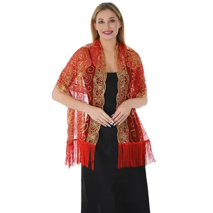 Châle en maille rouge avec fleurs en paillettes dorées et longues franges de fête