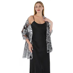 Elegante scialle di pizzo con paillettes floreali argento per feste e matrimoni